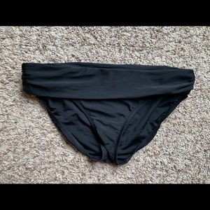 Low-waist bikini bottoms